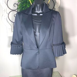 Trina Turk size 4 black jacket with pleated three-quarter length sleeves